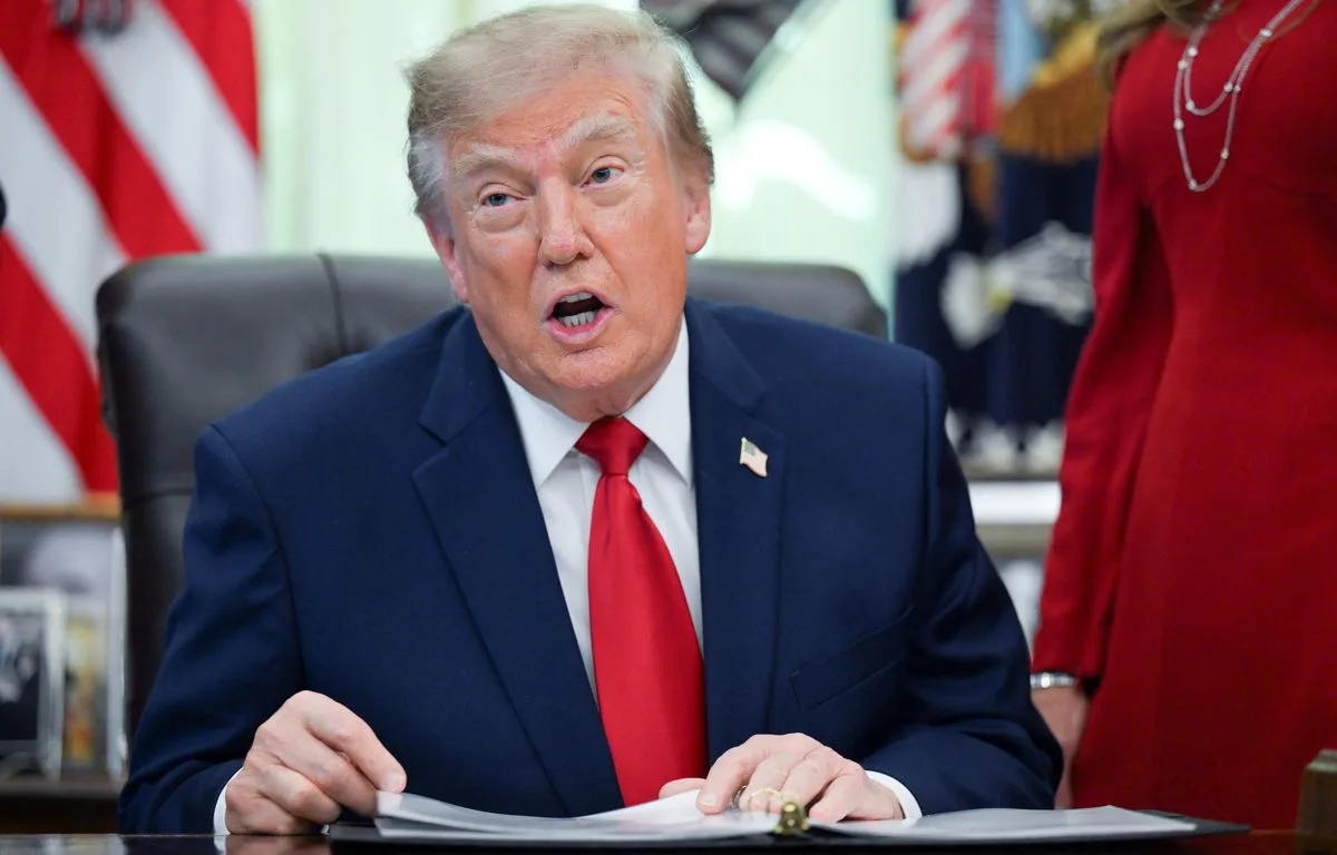 POURQUOI TRUMP VEUT-IL À TOUT PRIX RENOMMER L’IA « SUPER INTELLIGENCE » ?