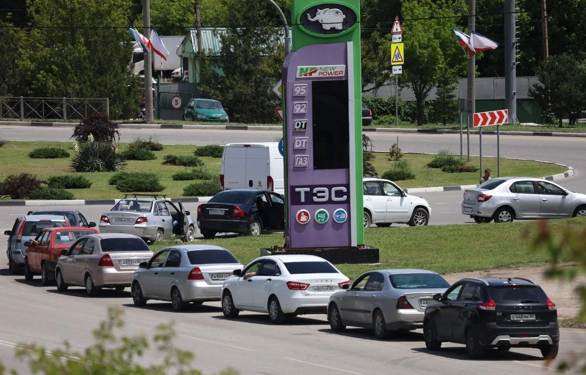 GUERRE EN UKRAINE : LA VENTE DE CARBURANT SUSPENDUE EN CRIMÉE ANNEXÉE