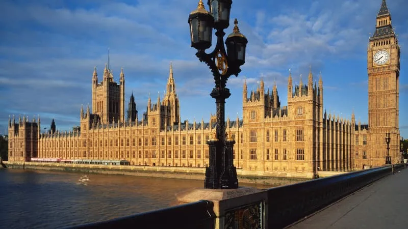 PANNES ÉLECTRIQUES, INFILTRATIONS D’EAU, AMIANTE… POURQUOI LES TRAVAUX DU PALAIS DE WESTMINSTER RISQUENT DE COÛTER TRÈS CHER