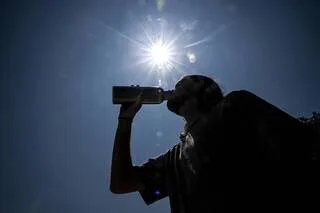CANICULE : 35 DÉPARTEMENTS EN VIGILANCE ROUGE, 45 EN VIGILANCE ORANGE, JUSQU’À 41 C° ATTENDUS PAR ENDROITS