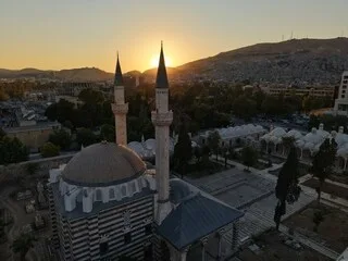 EMMANUEL MACRON VISITE LA CÉLÈBRE MOSQUÉE DES OMEYYADES AVEC LE PRÉSIDENT SYRIEN