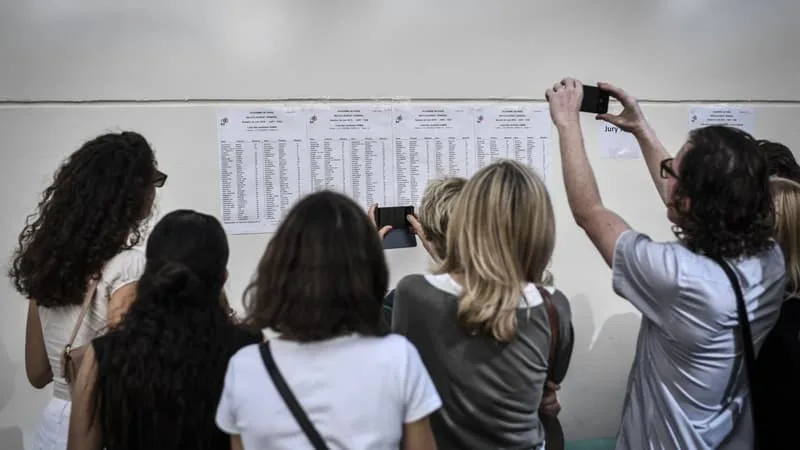 BAC 2026: ARGENT, RÉDUCTIONS, REPAS… VOICI TOUT CE QUE VOUS POUVEZ TOUCHER SI VOUS AVEZ LE BAC AVEC MENTION (OU PAS)