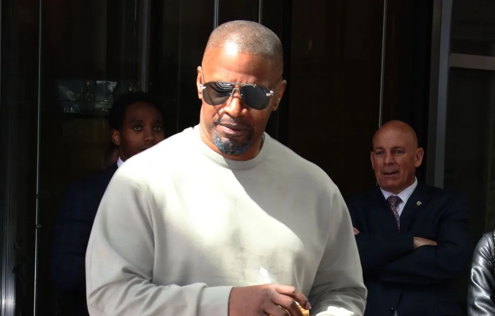JAMIE FOXX RÉVÈLE QU’IL N’ÉTAIT PAS « TRÈS À L’AISE » À L’IDÉE DE REDEVENIR PÈRE À 58 ANS