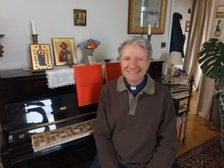 ANCIEN CHANTEUR INTERNATIONAL D’OPÉRA, LE PÈRE THIERRY FÉLIX DEVIENT RECTEUR DANS LE MORBIHAN