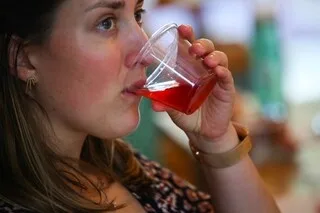 RAPPEL DE PRODUIT : VENDUE PARTOUT EN FRANCE, CETTE BOUTEILLE DE KOMBUCHA PEUT EXPLOSER OU VOUS BRÛLER LA PEAU
