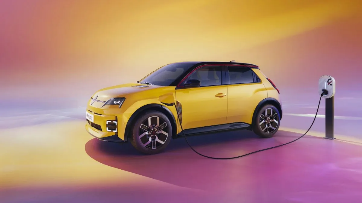 DES « BATTERIES SUR ROUES » : POURQUOI LES VOITURES ÉLECTRIQUES VONT AVOIR UN RÔLE CRUCIAL POUR LE RÉSEAU ÉLECTRIQUE EUROPÉEN