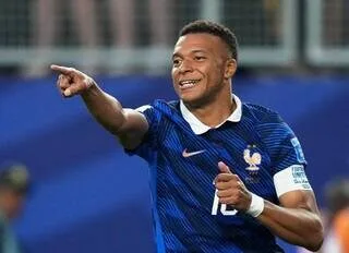 COUPE DU MONDE. « LES DEUX MEILLEURS JOUEURS » : LA PRESSE S’EXTASIE SUR LE « MERVEILLEUX DUEL » ENTRE MBAPPÉ ET MESSI