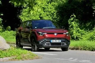 ESSAI AUTO. SUZUKI LANCE SA PREMIÈRE ÉLECTRIQUE : L’EVITARA