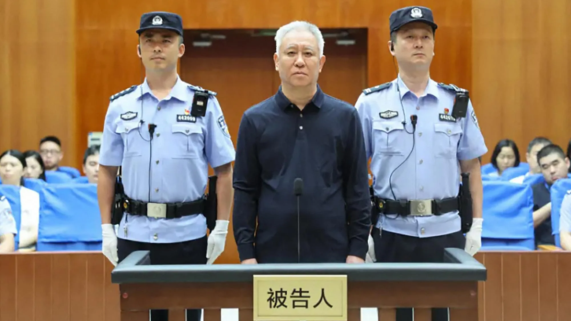 EN CHINE, TRÈS LOURDE AMENDE ET PRISON À VIE POUR LE FONDATEUR DE L’EX-GÉANT EVERGRANDE