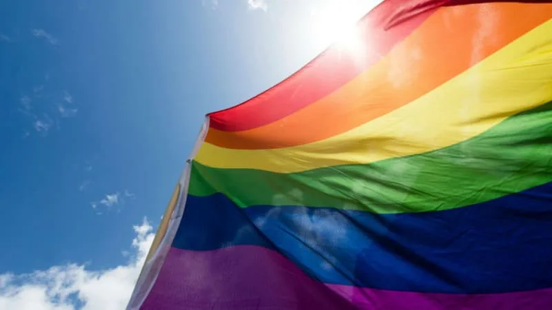 « PRESQUE DANS UN PARADIS »: COMMENT LE CAP-VERT EST DEVENU UN ÎLOT DE TOLÉRANCE POUR UNE COMMUNAUTÉ LGBT+ DE PLUS EN PLUS CIBLÉE EN AFRIQUE