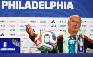 « VOUS ÊTES SUR SON DOS ! » : DESCHAMPS PREND LA DÉFENSE DE DEMBÉLÉ, CRITIQUÉ AVANT FRANCE – IRAK