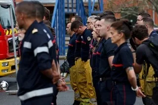 INCENDIES EN GIRONDE : WILFRIED ET ANTHONY, LES DEUX POMPIERS MORTS EN COMBATTANT LES FLAMMES DÉCORÉS À TITRE POSTHUME