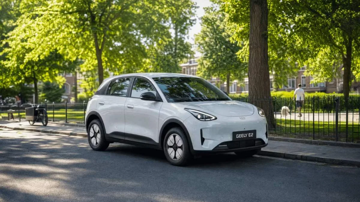 GEELY E2 : LA RIVALE CHINOISE DE LA RENAULT 5 ÉLECTRIQUE DÉBARQUE EN EUROPE DÈS 19 490 €