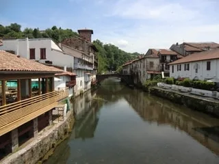 VIDÉO. CETTE CITADELLE FORTIFIÉE AU PIED DES PYRÉNÉES FAIT PARTIE DES PLUS BEAUX VILLAGES DE FRANCE
