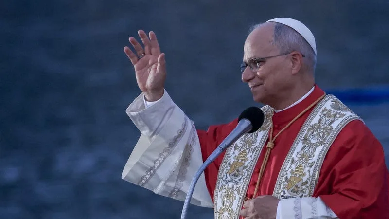 UN CARDINAL PEUT GAGNER ENTRE 4.500 ET 5.000 EUROS PAR MOIS: GRÂCE À DES FINANCES QUI « VONT MIEUX » AU VATICAN, LE PAPE LÉON XIV ABROGE LA RÉDUCTION DES SALAIRES DES HAUTS RESPONSABLES DE L’ÉGLISE ADOPTÉE AU MOMENT DE LA CRISE SANITAIRE