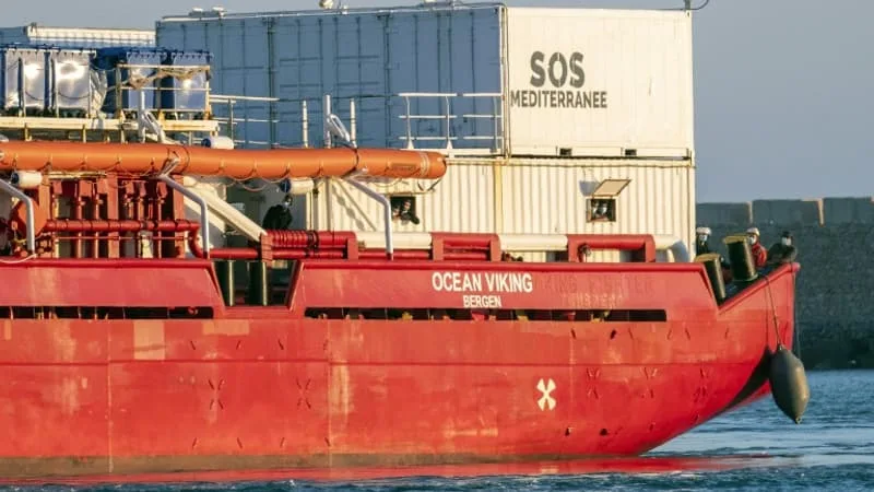 UNE « INTENSIFICATION DES MENACES » CONTRE LES MIGRANTS: SOS MÉDITERRANÉE DÉNONCE UN HARCÈLEMENT EN MER ET DES INTERCEPTIONS « DE PLUS EN PLUS VIOLENTES »