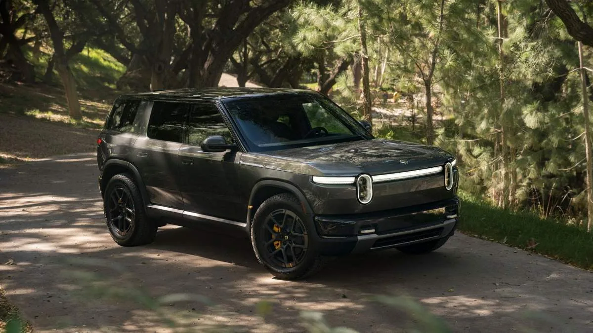 RIVIAN EN EUROPE : LE RIVAL DE TESLA REPOUSSE L’ARRIVÉE DE SES SUV ÉLECTRIQUES CHEZ NOUS