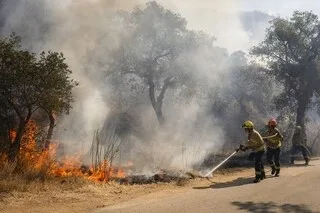 INCENDIE EN ESPAGNE : 2 200 HECTARES BRÛLÉS PRÈS DE LA COSTA BRAVA, AU MOINS 400 POMPIERS MOBILISÉS