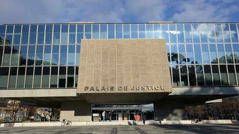 HAUTE-SAVOIE: UN HOMME ÉCROUÉ POUR MEURTRE APRÈS LA DÉCOUVERTE D’UN CORPS SUR UNE ROUTE