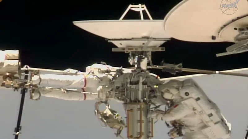 POURQUOI L’ASTRONAUTE SOPHIE ADENOT N’A PAS PU ALLER AU BOUT DE SA MISSION EXTRAVÉHICULAIRE