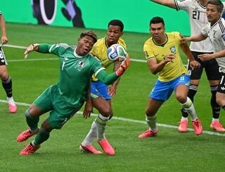 MERCATO. QUI EST ZION SUZUKI, GARDIEN TOUT PROCHE DE REJOINDRE LE PSG QUI A FINALEMENT SIGNÉ À ASTON VILLA ?
