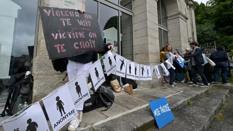 AFFAIRE JOËL LE SCOUARNEC: UN COLLECTIF DE VICTIMES DIT ESPÉRER UN « VRAI TRAVAIL DE FOND » SUR LES MOYENS DE LA JUSTICE AVANT SA RENCONTRE AVEC GÉRALD DARMANIN