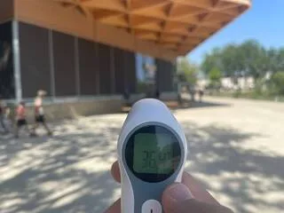 MAIRIE RÉAGENCÉE, GARE MODERNISÉE, PLACES REMODELÉES… COMMENT CES ÉQUIPEMENTS RÉCENTS PASSENT LE TEST DE LA CANICULE