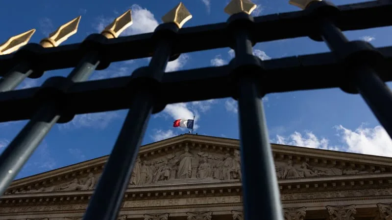PÉRISCOLAIRE, AFFAIRE LYHANNA… APRÈS PLUSIEURS MOIS DE SCANDALES, LES DÉPUTÉS S’EMPARENT DU PROJET DE LOI SUR LA PROTECTION DES ENFANTS