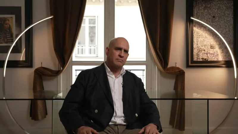 AFFAIRE EPSTEIN: APRÈS LA MORT DE DANIEL SIAD, LE PARQUET DE PARIS FAIT SAVOIR QUE L’ENQUÊTE POUR « TRAITE DES ÊTRES HUMAINS EN BANDE ORGANISÉE » SE POURSUIT
