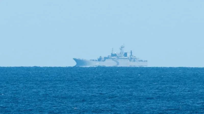 UN YACHT SIGNALE DES TIRS DE SEMONCE D’UN NAVIRE DE GUERRE RUSSE DANS LA MANCHE, UNE ENQUÊTE EN COURS