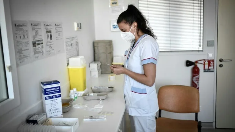 HAUTE-SAVOIE: DE NOUVELLES AIDES DÉBLOQUÉES POUR ÉVITER LA FUITE DES SOIGNANTS VERS LA SUISSE