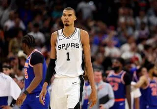 FINALES NBA. « LA PLUS GRANDE LEÇON DE MA VIE » : WEMBANYAMA SANS CONCESSION SUR SA PRESTATION APRÈS LA DÉFAITE