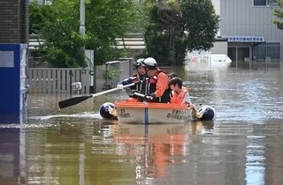 TYPHON DUJUAN AU JAPON : AU MOINS DEUX MORTS, LA TEMPÊTE S’ÉLOIGNE MARDI MATIN DE LA CÔTE