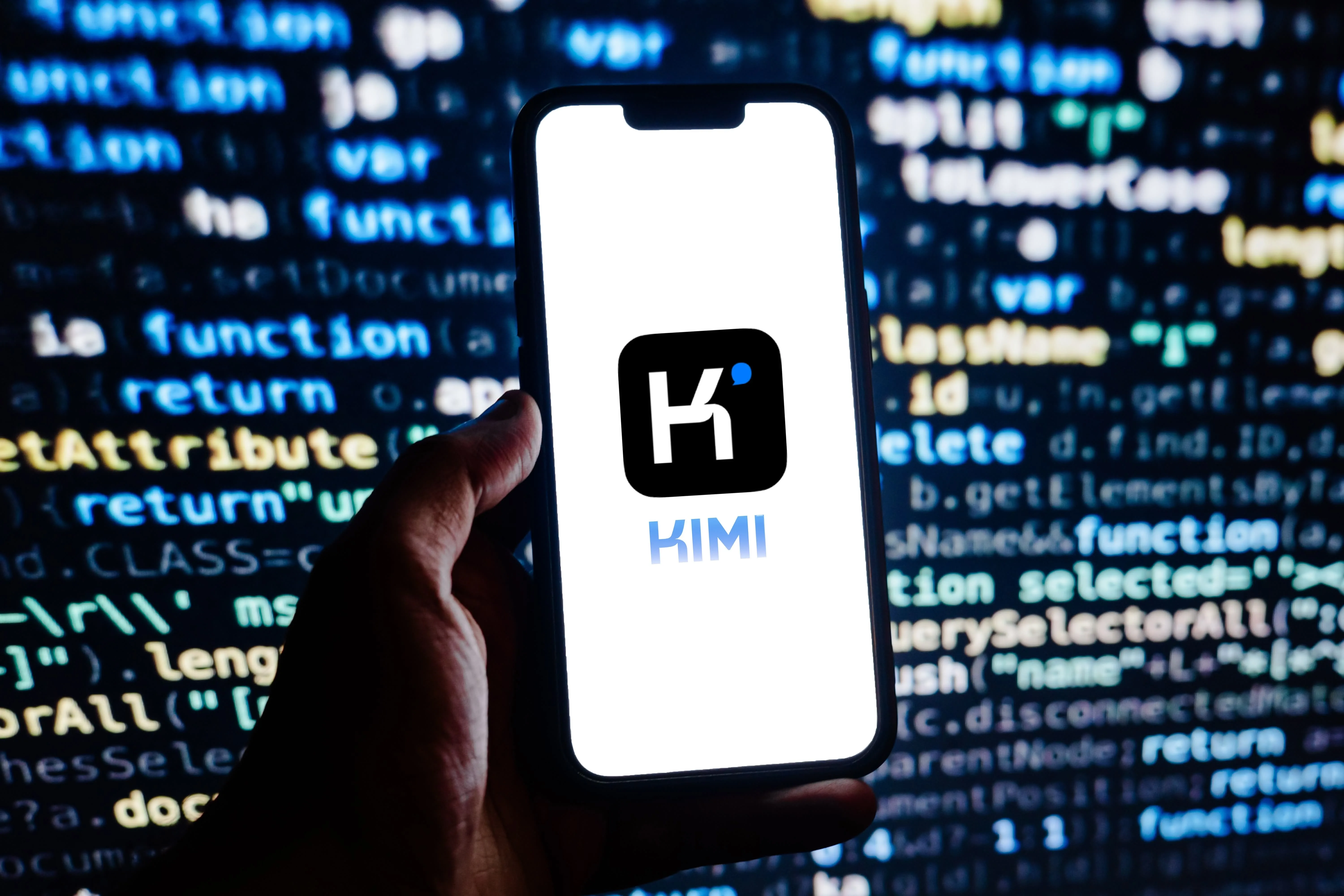 POUR CE DIRIGEANT D’OPENAI, LA SORTIE DU MODÈLE IA KIMI REPRÉSENTE L’ARRIVÉE DU « COMMUNISME DE L’IA »