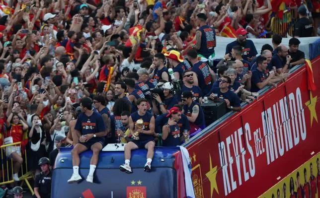 À MADRID, DEUX MILLIONS DE PERSONNES POUR ACCUEILLIR LA ROJA CHAMPIONNE DU MONDE