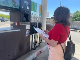 EN 2021, UN PROPRIÉTAIRE DE VOITURE SUR DIX DÉPENSAIT UN MOIS DE SALAIRE EN CARBURANT, ILS SERAIENT LE DOUBLE EN 2026