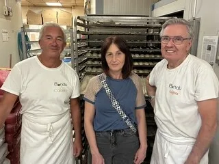 «SINON, LE CHÔMAGE» : EN BRETAGNE, CES BOULANGERS BIENTÔT RETRAITÉS SE BATTENT POUR QUE LES SALARIÉS GARDENT LE COMMERCE