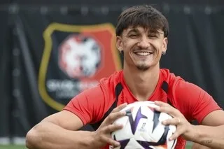 EXCLUSIF. « DONNER DU FIL À RETORDRE À ZIDANE » : MEILLEUR BUTEUR DE LIGUE 1 ET DE RENNES, ESTÉBAN LEPAUL SE CONFIE