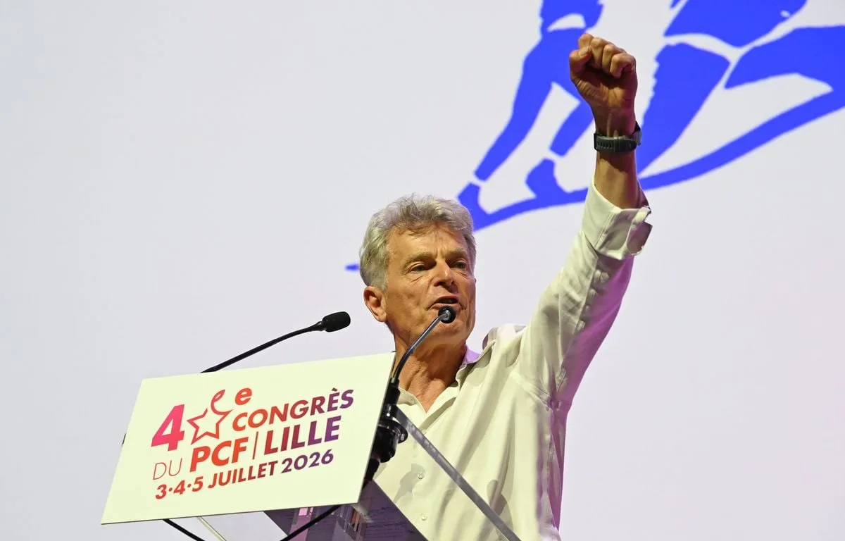 PRÉSIDENTIELLE 2027 : FABIEN ROUSSEL RÉÉLU À LA TÊTE DU PARTI COMMUNISTE ET FAIT UN PAS DE PLUS VERS SA CANDIDATURE