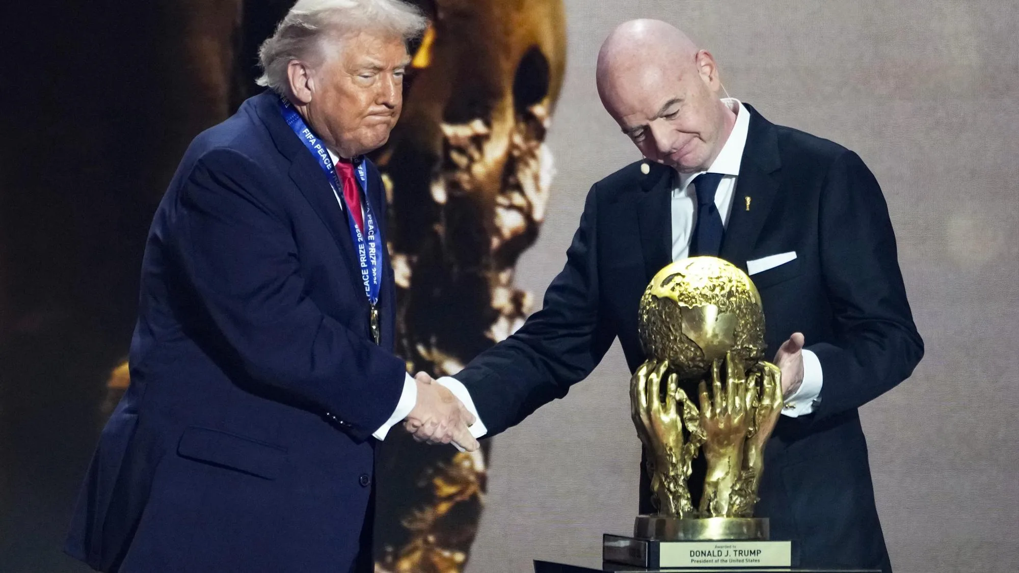 LA COUPE DU MONDE DE FOOT, APOGÉE D’UNE BROMANCE TRÈS DÉCRIÉE ENTRE TRUMP ET INFANTINO