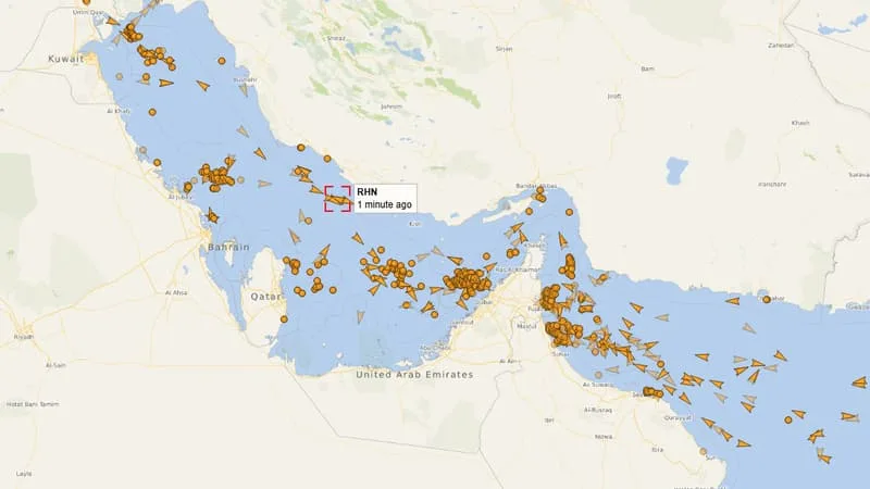 CINQ FOIS PLUS QUE DÉBUT JUIN ET UN RECORD DEPUIS AVRIL: DANS LE DÉTROIT D’ORMUZ, LES PASSAGES DE NAVIRES S’INTENSIFIENT (DONT UN FRANÇAIS CE JEUDI)