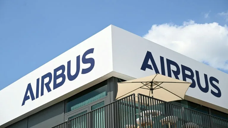 AIRBUS SONGE À VENDRE SES ACTIVITÉS SPATIALES AUX ÉTATS-UNIS POUR SE CONCENTRER EN PRIORITÉ SUR LA CRÉATION D’UN LEADER PANEUROPÉEN AVEC THALES ET LEONARDO (ET FAIRE FACE À SPACE X ET LA CONCURRENCE CHINOISE)