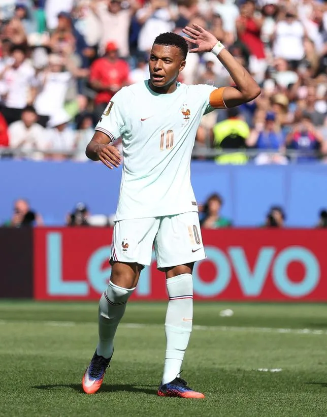 QUEL EST LE SECRET DES FOOTBALLEURS POUR RÉUSSIR UN PÉNALTY ?