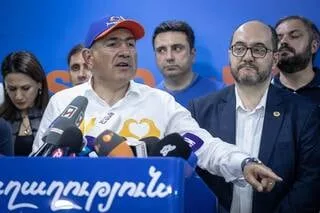 ÉLECTIONS EN ARMÉNIE : LE CAMP PRO-OCCIDENTAL RENFORCÉ, MOSCOU DÉNONCE « L’INGÉRENCE » DE L’UE