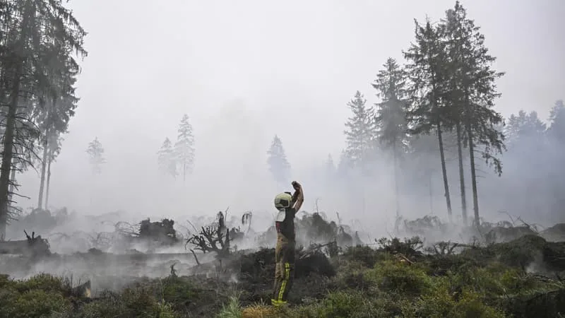 EN BELGIQUE, TOUS LES HABITANTS ÉVACUÉS AUTORISÉS À RENTRER CHEZ EUX MALGRÉ UN INCENDIE « PAS ENCORE FIXÉ OU MAÎTRISÉ TOTALEMENT »