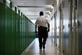 ROYAUME-UNI : LA SURPOPULATION DANS LES PRISONS, UN CASSE-TÊTE POUR LE GOUVERNEMENT