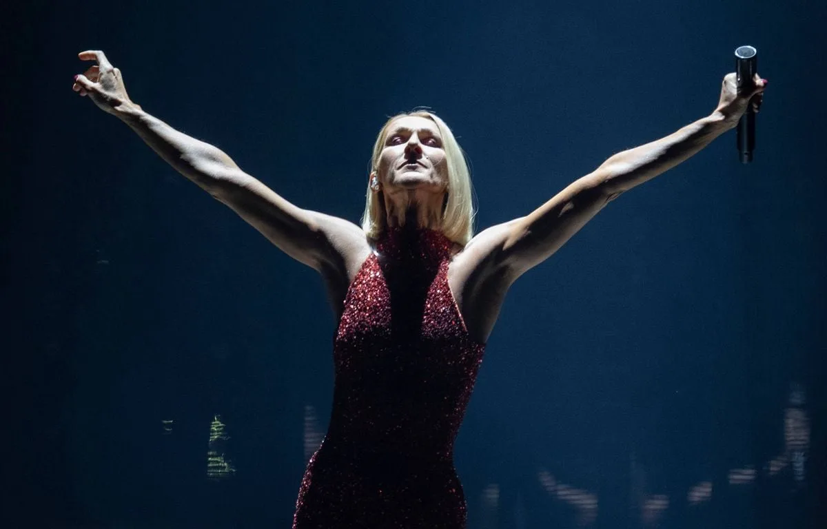 CÉLINE DION ANNONCE LA DATE DE SORTIE DE SON NOUVEAU TITRE « BONJOUR PARDON MERCI »