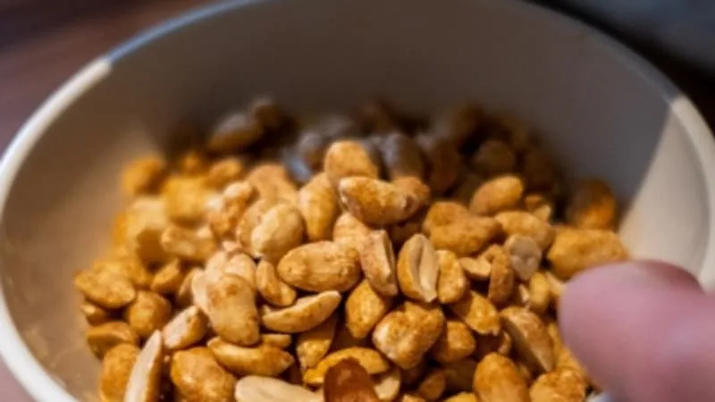 ATTENTION, CES CACAHUÈTES CARREFOUR CONTIENNENT DES SUBSTANCES CANCÉROGÈNES: NE LES MANGEZ PAS