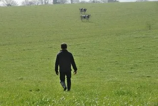 « UNE VÉRITABLE ENQUÊTE DE TERRAIN » : CE DOCTORANT TRAVAILLE SUR LE MAL-ÊTRE DES AGRICULTEURS EN CÔTES-D’ARMOR