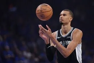 FINALES NBA. À QUELLE HEURE ET SUR QUELLE CHAÎNE SUIVRE LE MATCH 5 DES SPURS DE WEMBANYAMA FACE AUX NEW YORK KNICKS ?